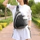 thumbnail image 4 of Bolso bandolera para mujer y hombre: pequeña mochila bandolera, minibolso de hombro, antirrobo, para senderismo, color negro, 4 of 6