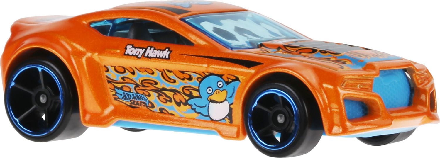 Hot Wheels Skate Tony Hawk Collector Set, Fingerboard, Pair of Skate Shoes & Car (Styles May Vary)