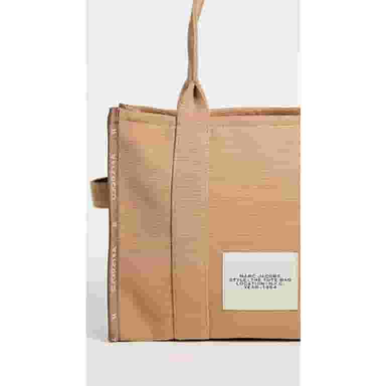 トートバッグ MARC JACOBS Woman Tote bags Brown M0017048 230 Marc Jacobs Women's The Large Traveler Tote, Camel, Tan