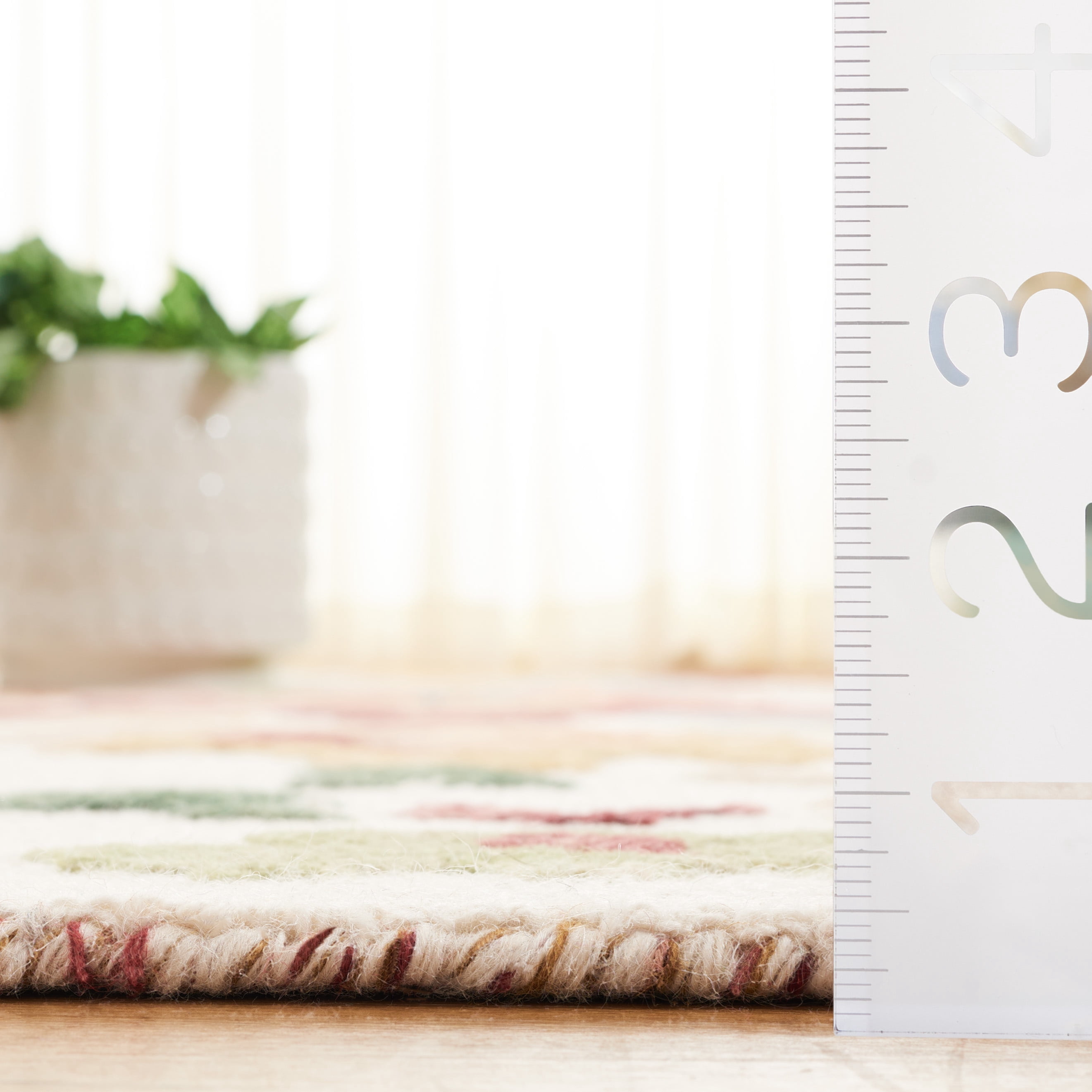 SAFAVIEH Aspen Kyler Floral Area Rug, Ivory/Red, 4' x 6'