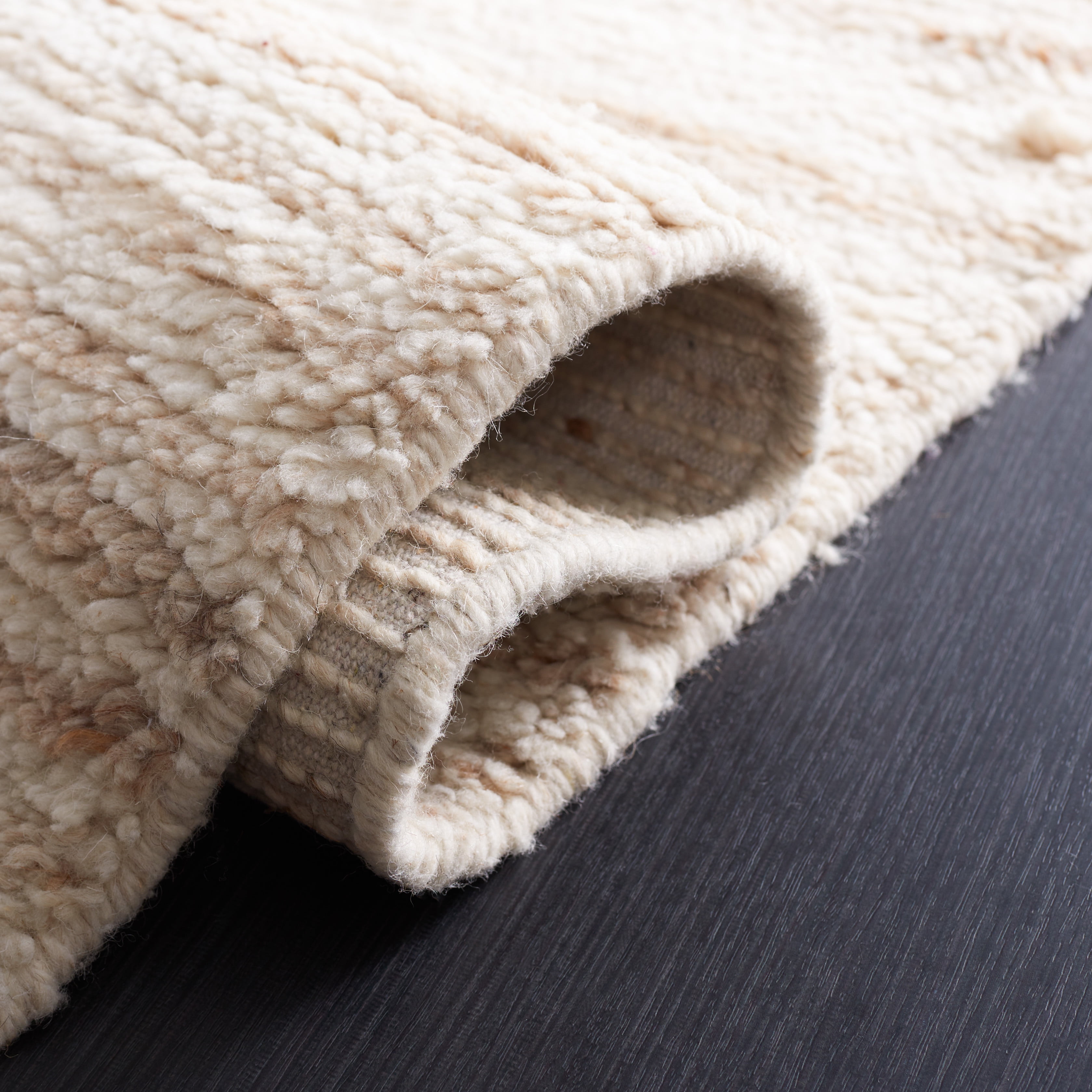 SAFAVIEH Casablanca Katharine Distressed Runner Rug, Beige/Ivory, 2'3" x 11'