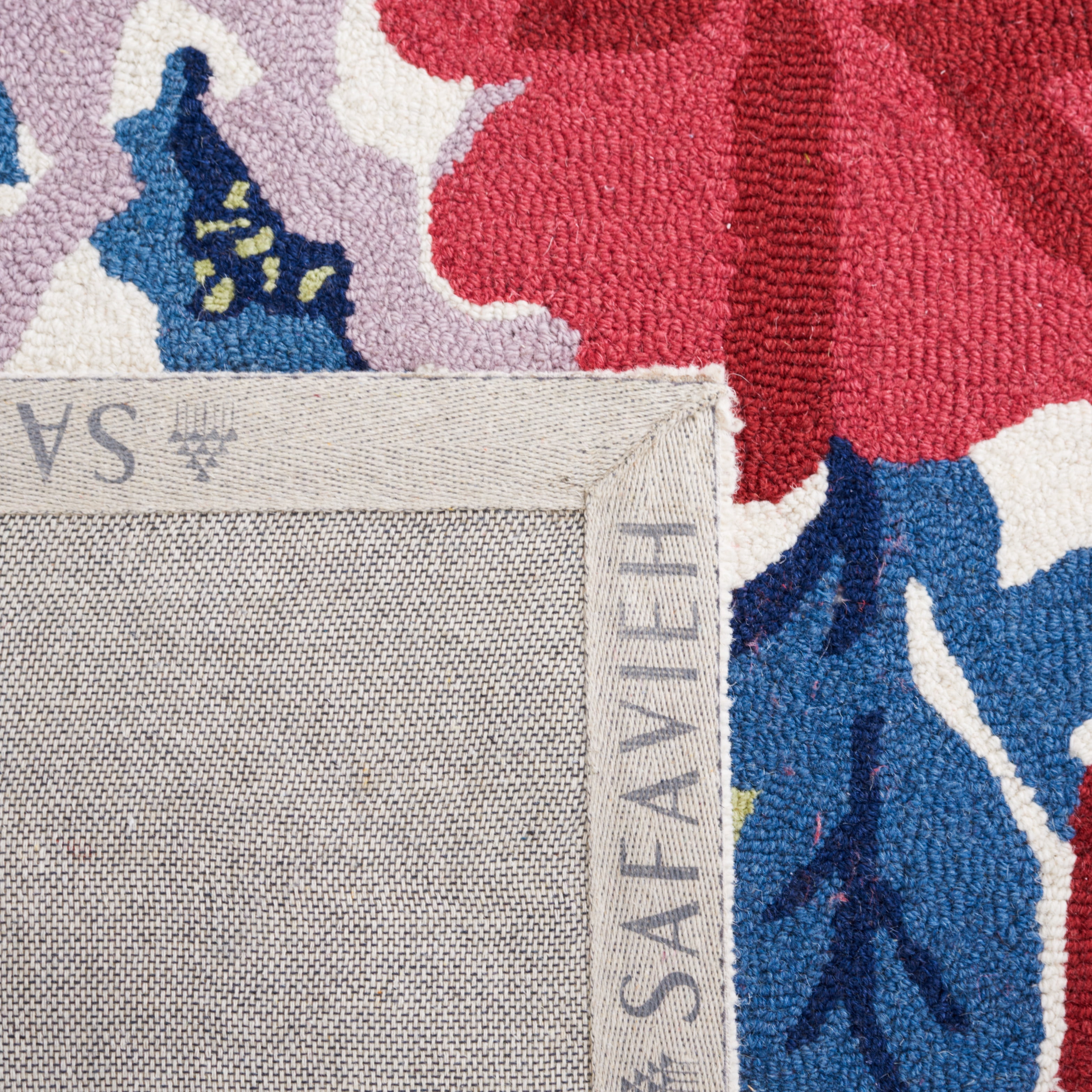 Safavieh Chelsea Ainsley Floral Area Rug, Ivory/Rose, 4' x 6'
