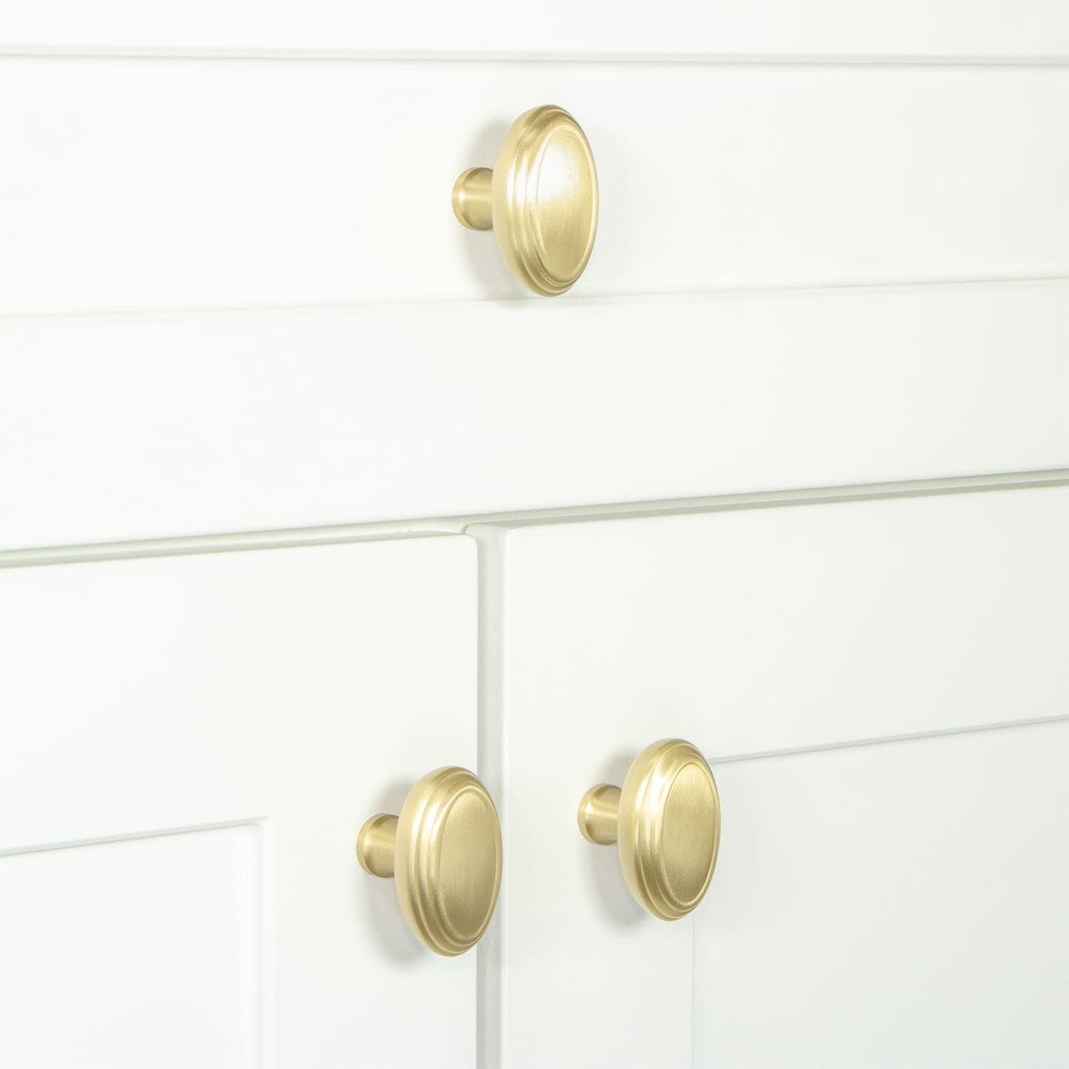 Grandeur 853625 Anneau 1-3/4" Solid Brass Classic Flat Oval Cabinet Knob - Brass