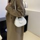 thumbnail image 5 of Bolso de mano portátil de moda nueva personalidad pequeño bolso cuadrado bolso diagonal de cuero artificial blanco, 5 of 5
