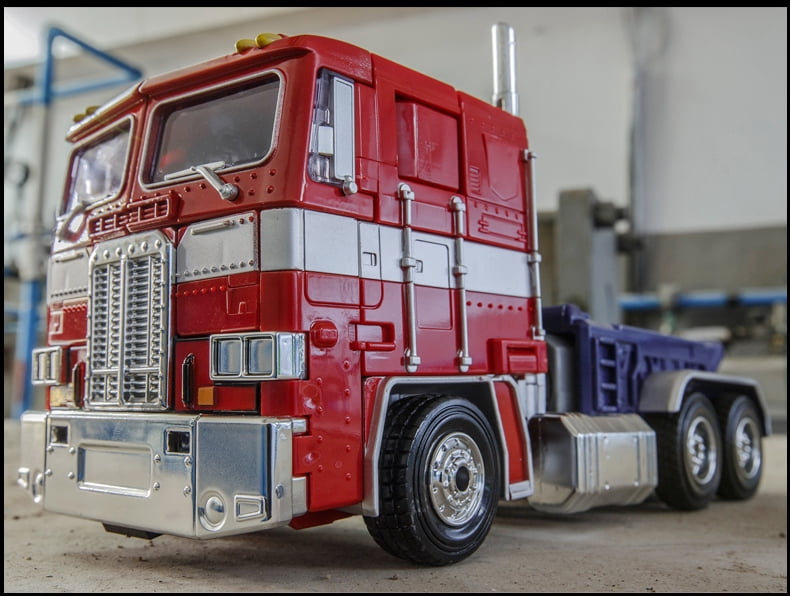 Transforming Masterpiece Optimus Prime MP Figure  12 inch Autobot Decepticon In Stock Ages 15+