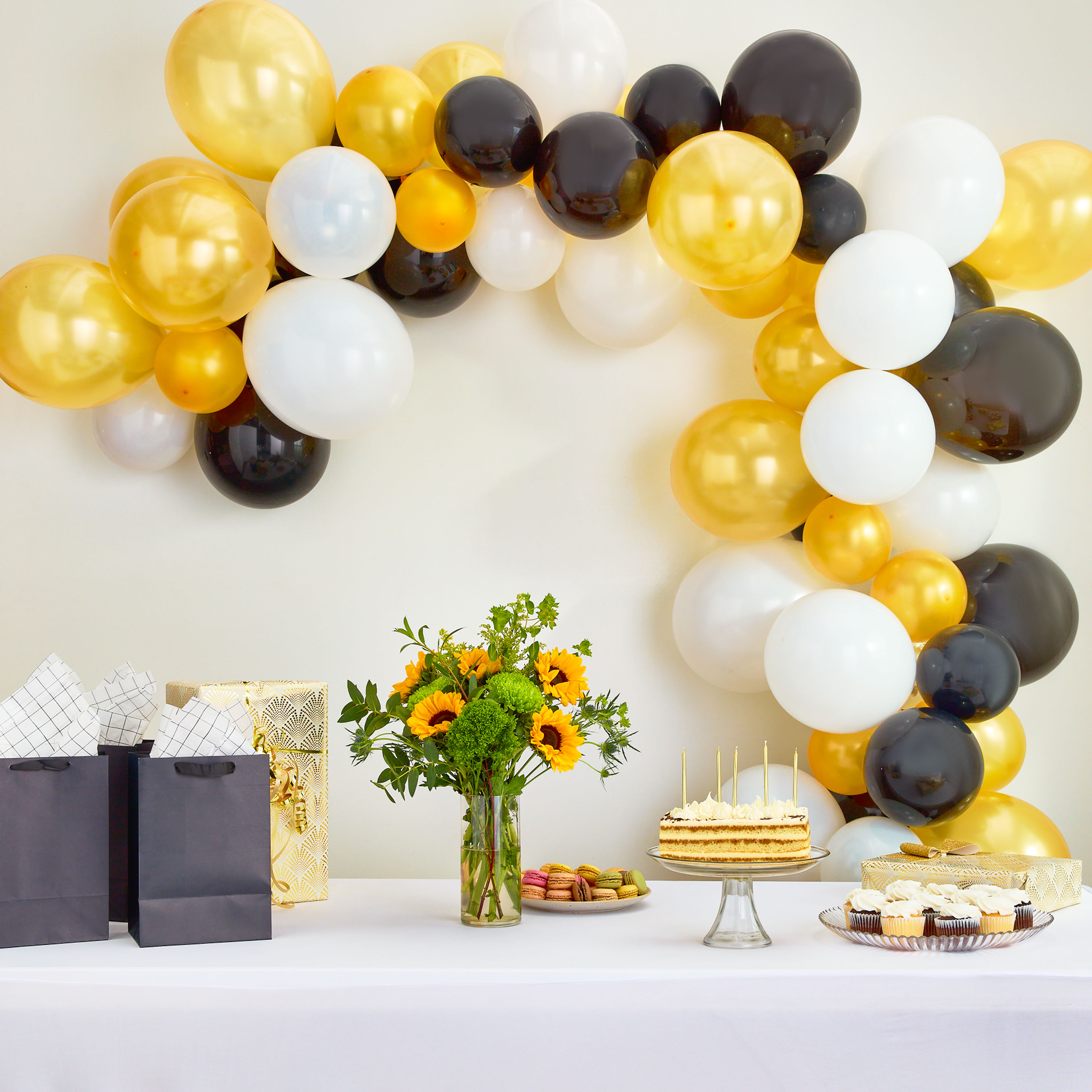 Way To Celebrate Black, White & Gold Balloon Garland, 76 Pieces photo 4