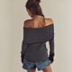 thumbnail image 4 of Jersey de Punto Y2K para Mujer, con Hombros Descubiertos, A Rayas y Larga Negro L, 4 of 8