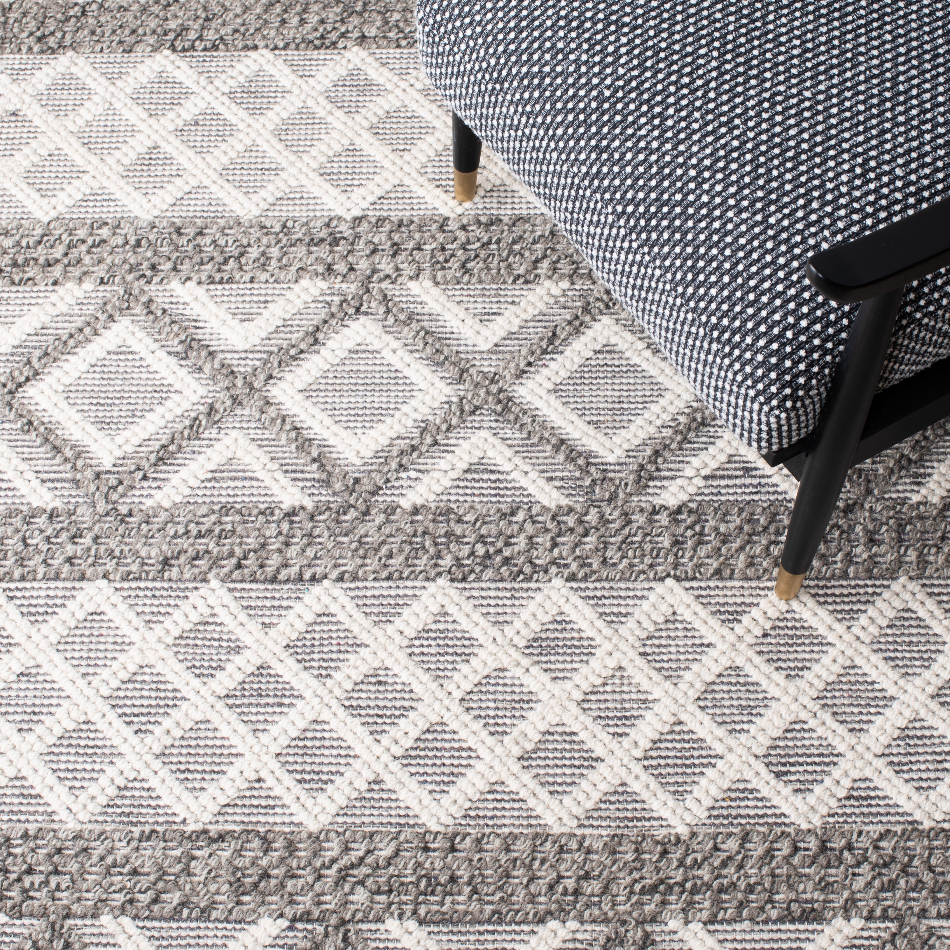 SAFAVIEH Vermont Chelsea Striped Area Rug, Ivory/Dark Grey, 6' x 6' Square