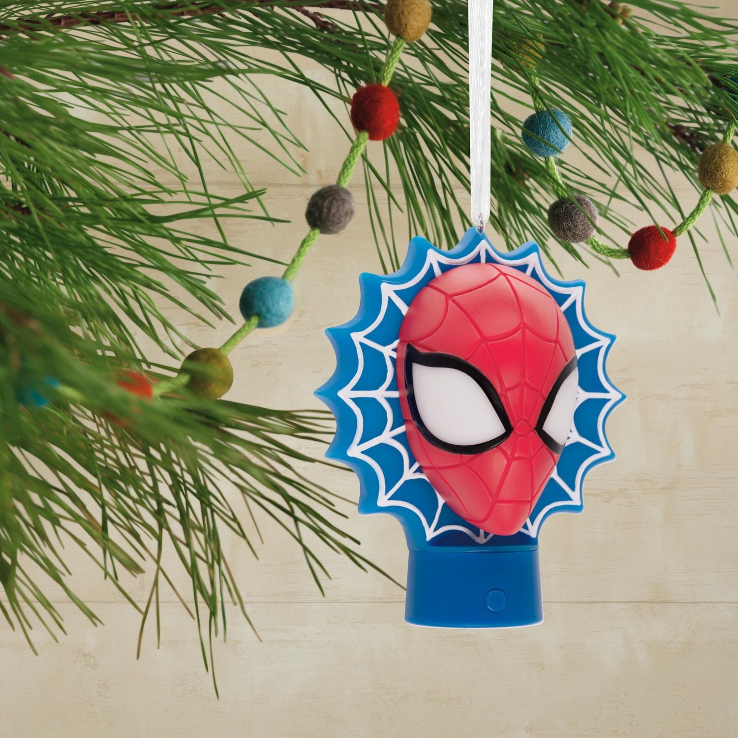 Décoration Hallmark de Noël (Visage de Spider-Man sur une toile, Mavel, décoration lumineuse)