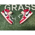 thumbnail image 3 of Air Jordan Retro 1 High OG Chicago Lost and Found (PS) Size 3Y, 3 of 6