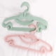 thumbnail image 3 of Perchas de plástico portátiles para niños, colgador de ropa a prueba de viento, organizador de ropa para bebés, 5 unidades por juego, 3 of 4