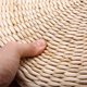 thumbnail image 4 of Almohadillas para sillas, Cojines de piso japoneses, Almohada de piso, Cojines de piso de paja, tejido de paja hecho a mano en atura, asiento de silla Yoga Zen en almohadilla de cojín de 15.75 "de diámetro oso de fresa Electrónica, 4 of 4