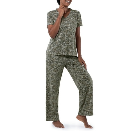 

Fruit of the Loom Women s and Women s Plus Soft & Breathable V-Neck Pajama Set 2-Piece