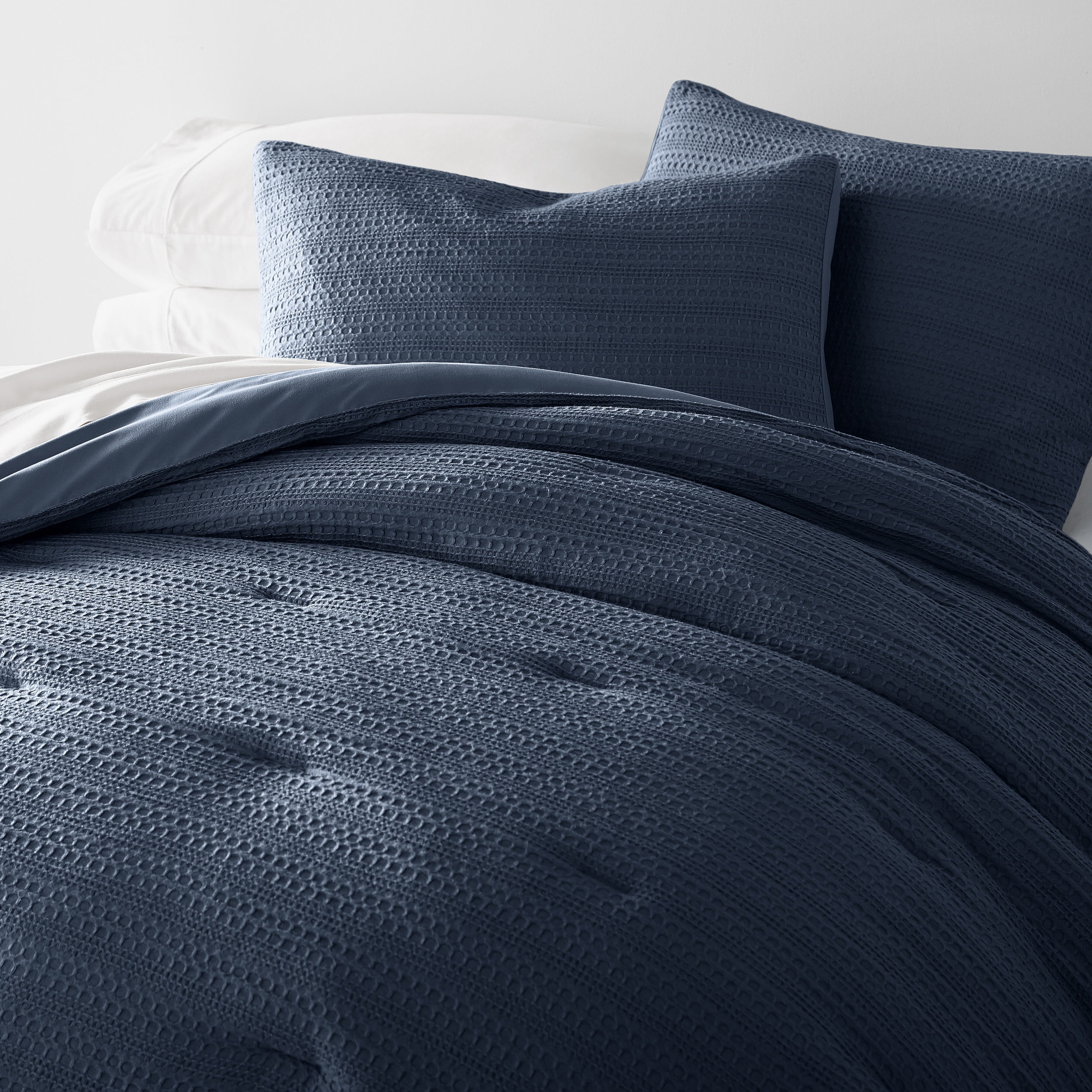 Noble Linens 3 Piece Navy Waffle Textured All Season Down-Alternative Comforter Set, Full/Queen