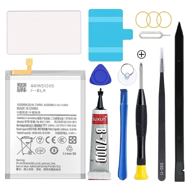reemplazo de batería dymicbit galaxy a12 para samsung a12, batería interna EB-BA217ABY rectangular con conector flex cable y texto impreso con códigos y símbolos CE/FCC/ROHS visible, junto a kit de instalación: pin de expulsión, ventosa, púas triangulares, palancas y destornilladores de precisión; adecuada para reparación doméstica de móviles.