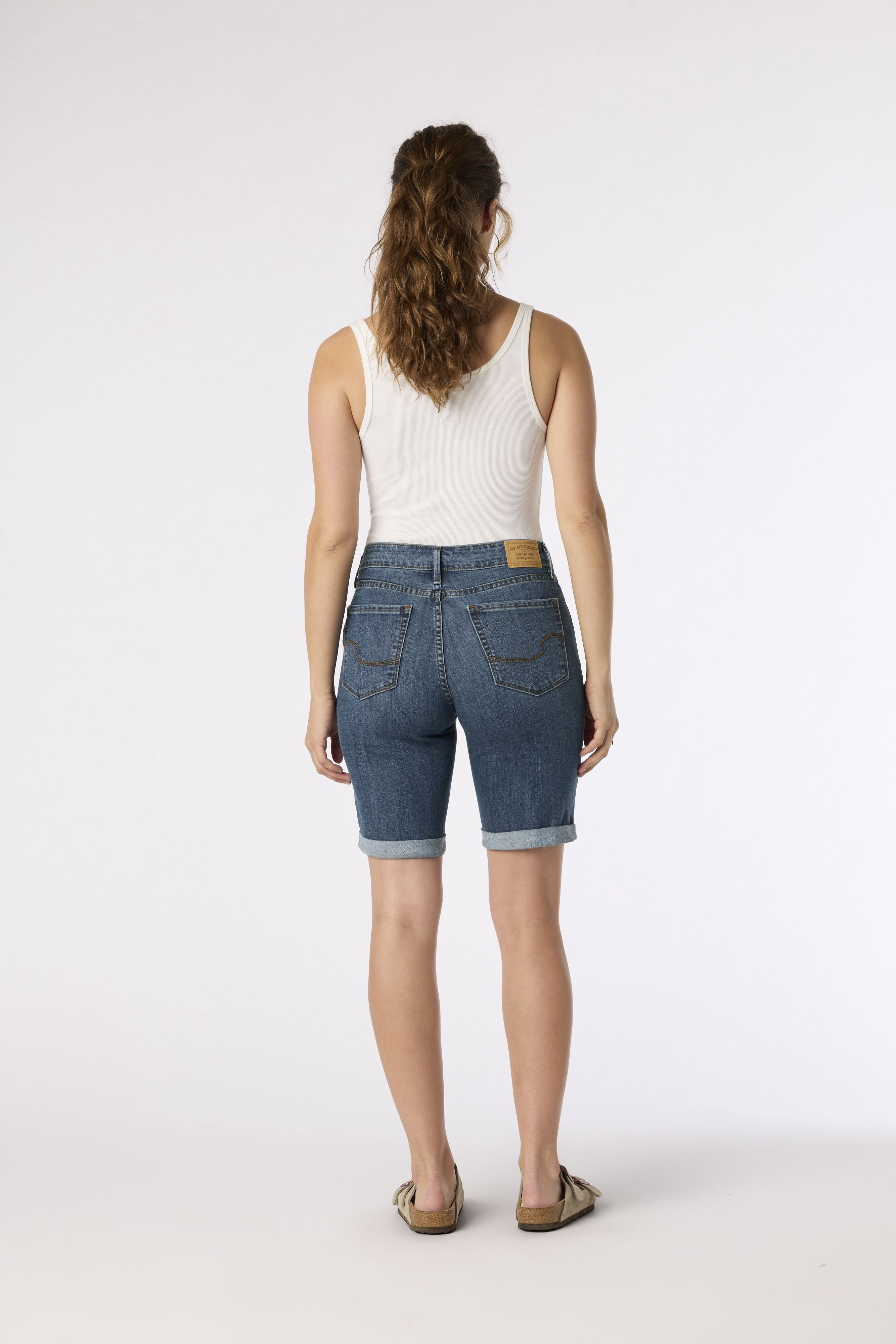 Levi Strauss Signature Women's and Women's Plus Vintage Relaxed Mid Thigh Shorts, Sizes 2-18