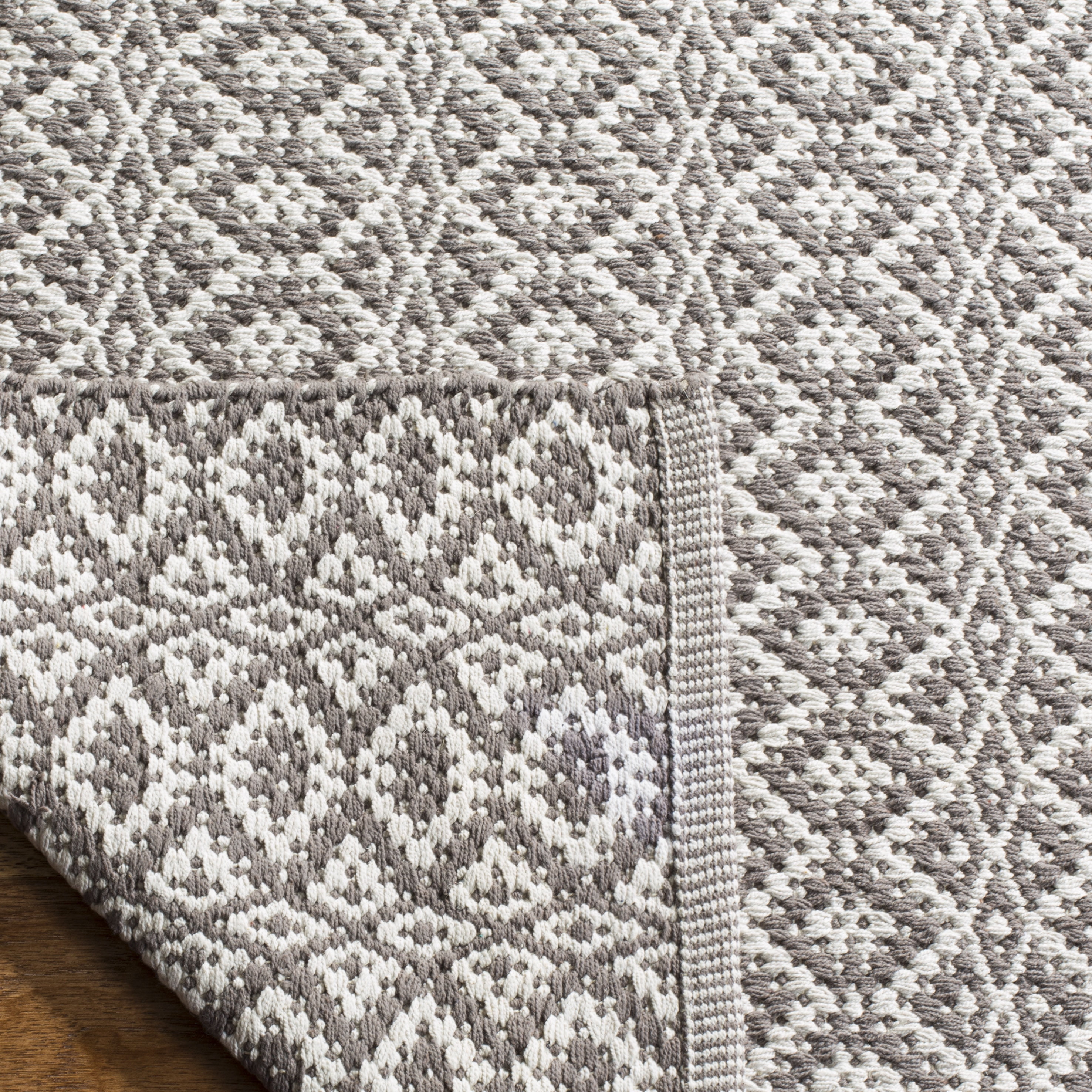 Safavieh Montauk Corrine Geometric Cotton Runner Rug, Ivory/Gray, 2'3" x 9'