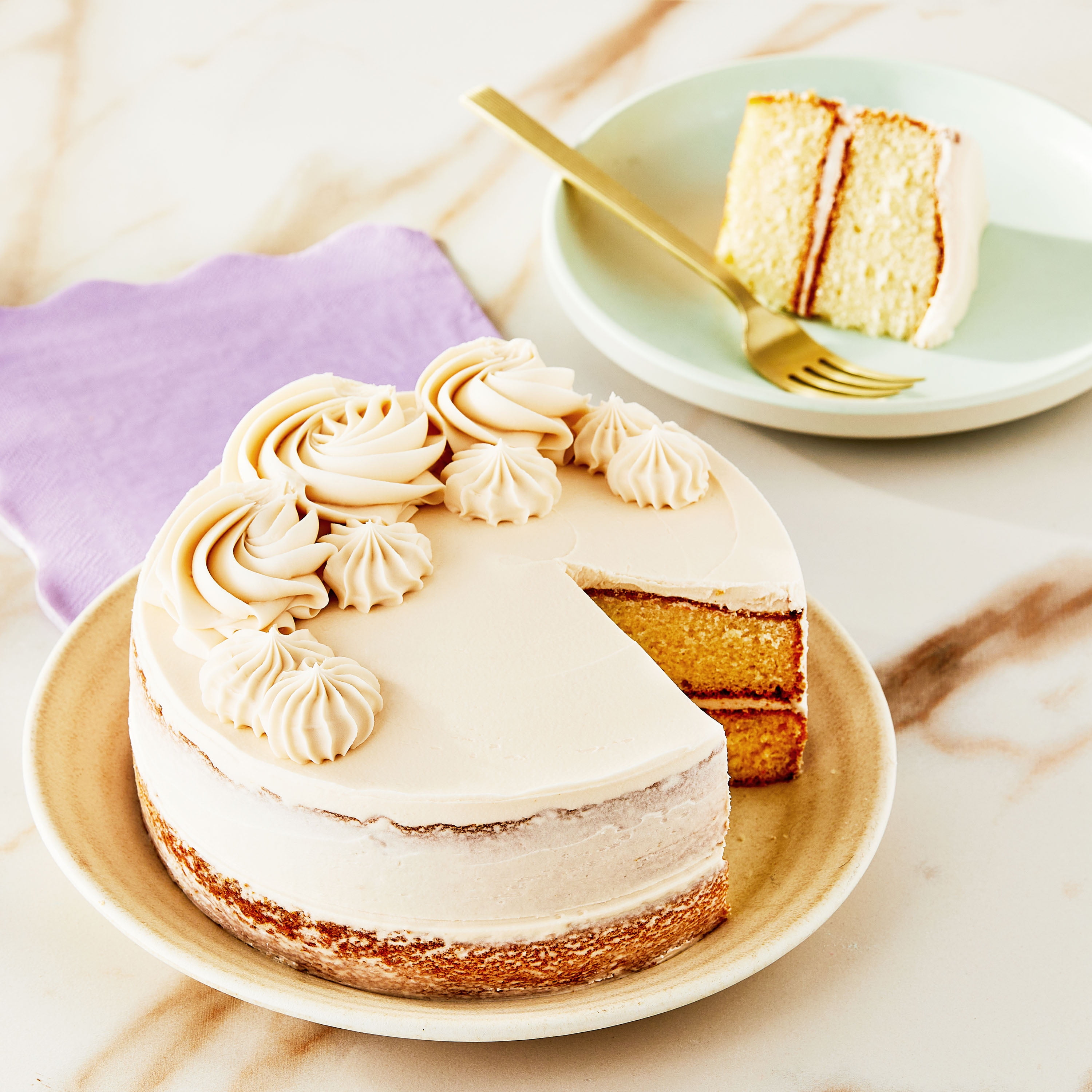 Freshness Guaranteed 7" Sweet Ivory White Cake, 29 oz (Refrigerated)