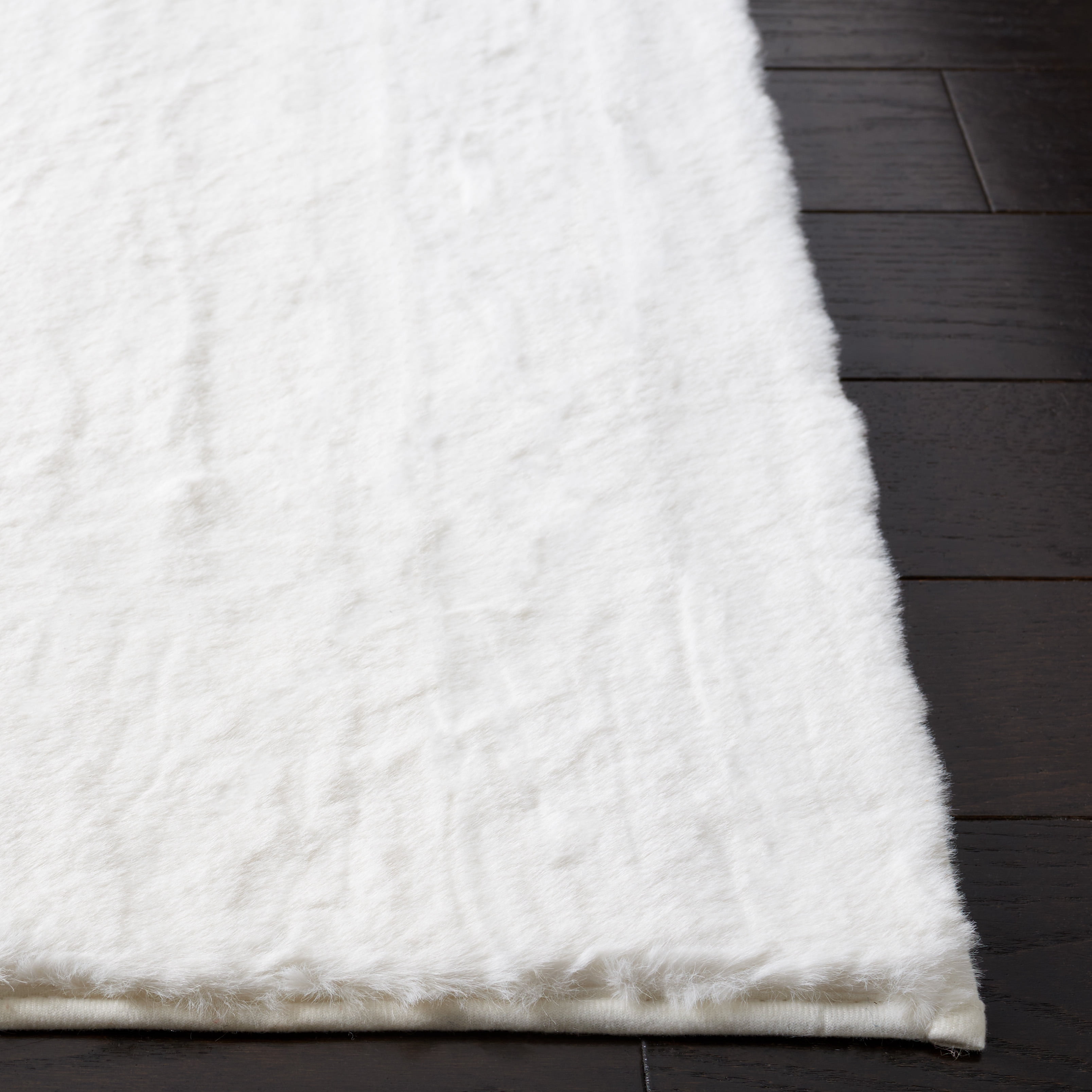 Safavieh Faux Rabbit Fur Davin Solid Machine Washable Slip Resistant Area Rug, Off White, 6' x 6' Square