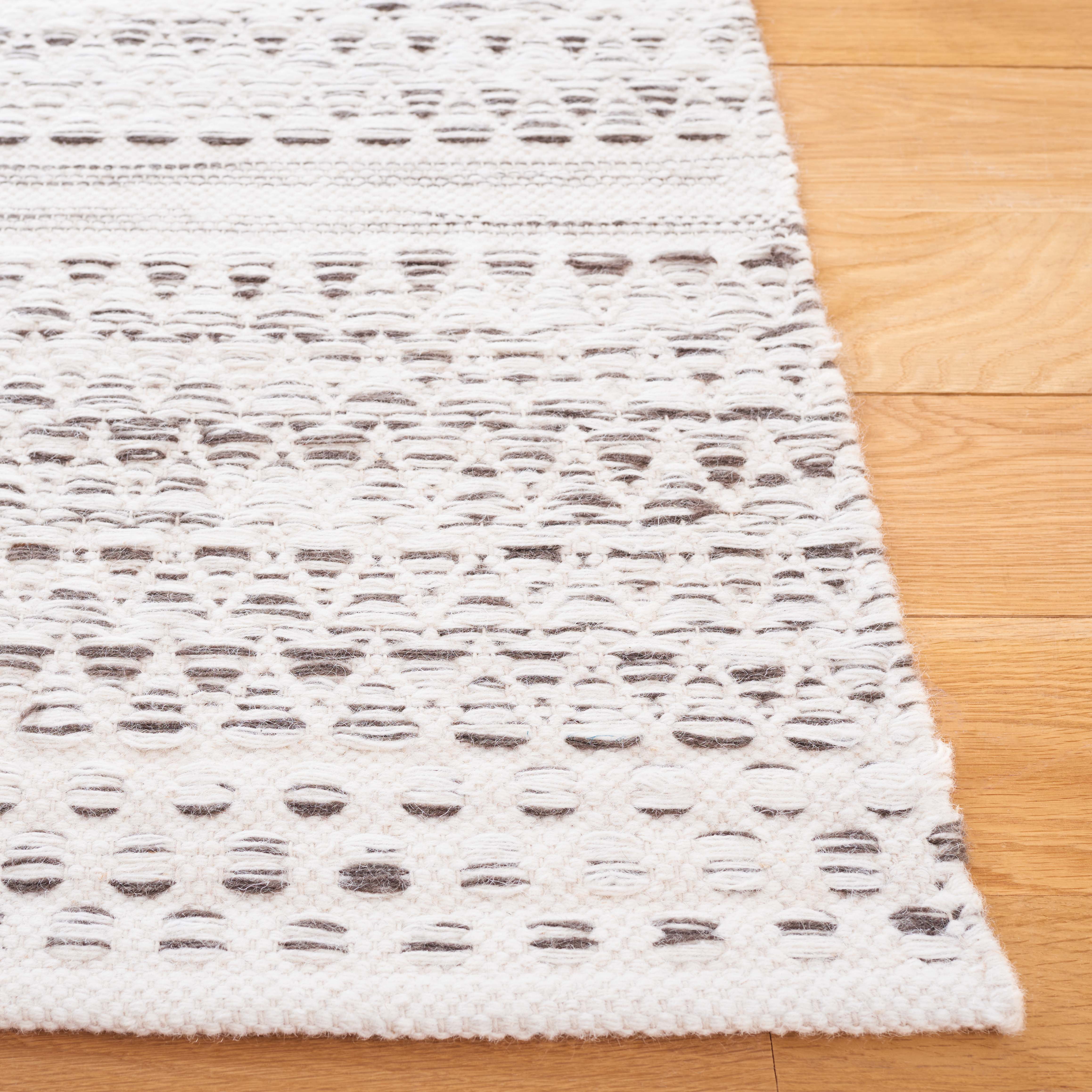 SAFAVIEH Kilim Blazhe Tribal Area Rug, Ivory/Brown, 4' x 6'