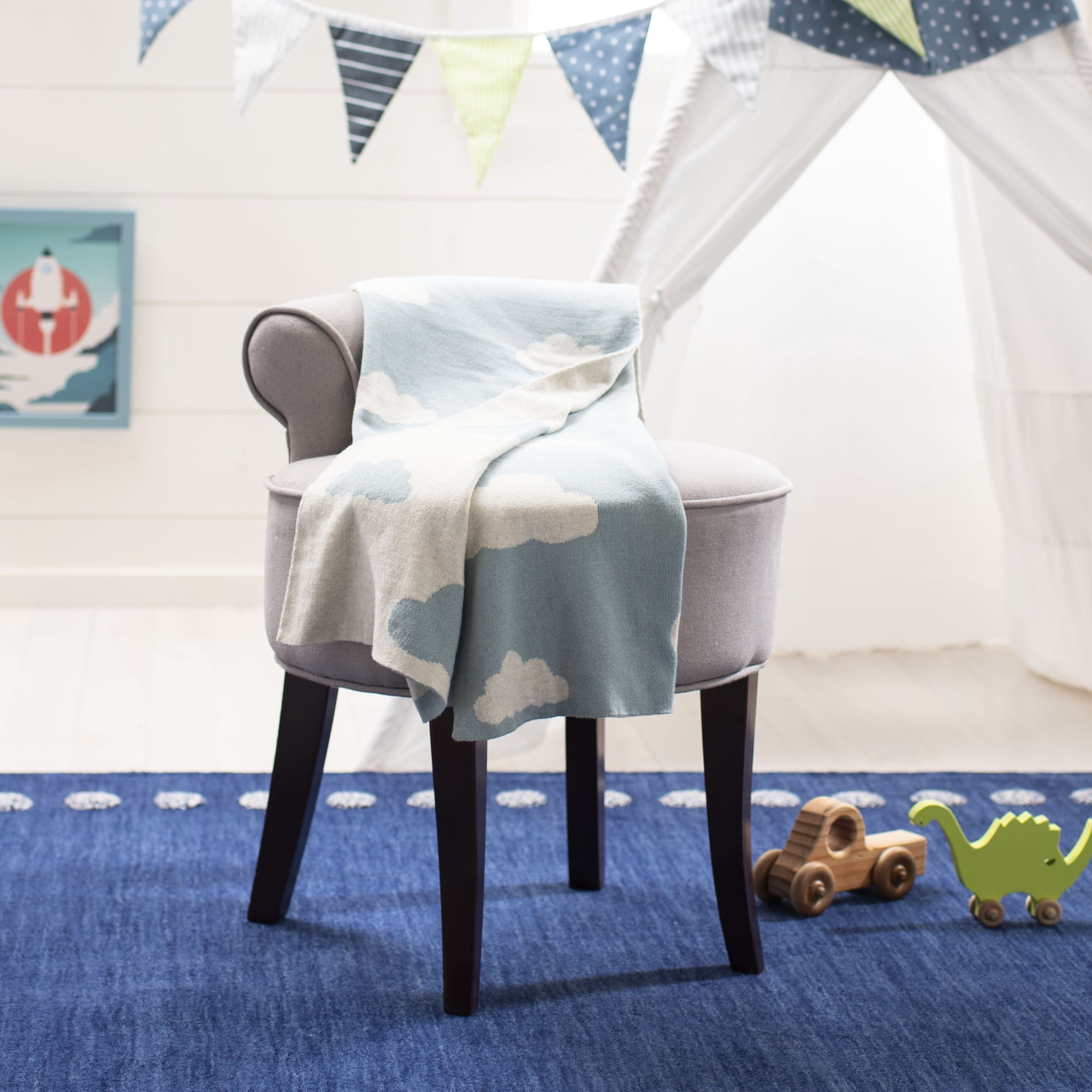 SAFAVIEH Skye Clouds Cotton 32 x 40 Baby Throw Blue/White