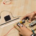 thumbnail image 2 of ColoMX 2 juegos completos de experimentos electrostáticos de fricción con varilla acrílica, varilla de goma, seda y piel para clases de física y proyectos de ferias de ciencias., 2 of 8
