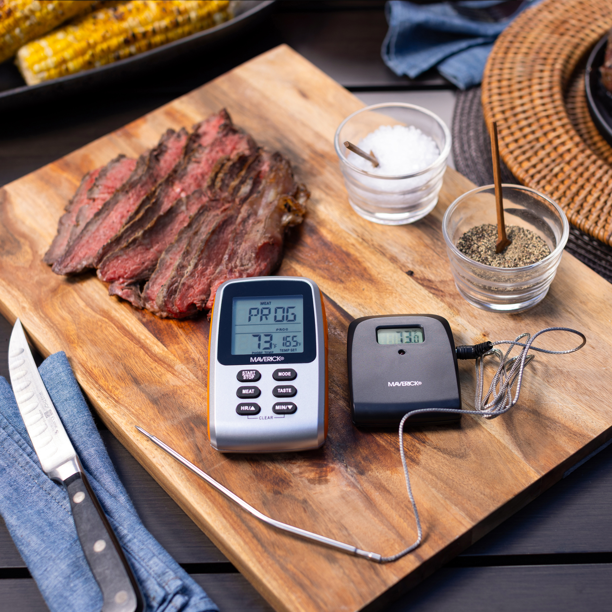 Maverick Wireless Remote Meat Thermometer, 300 ft Range, Color-Changing LCD, 9 Presets, 662°F Probe, Timer & Alerts for Grill, Smoker, Oven