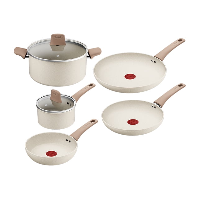 batería t-fal stone white 7 piezas beige: conjunto con cacerola grande con tapa de vidrio, cacerola mediana con tapa y tres sartenes de distintos tamaños; interiores claros con señal térmica roja en el centro, mangos ergonómicos beige y cuerpo de aluminio (incluye aluminio reciclado según especificación). a menudo usado como set de inicio para cocinas pequeñas.