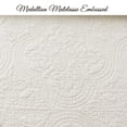 thumbnail image 4 of Juego de colcha Cozy Line Home Fashions, 100% algodón, medallón blanco roto con estampado de matelasse, colcha ligera y reversible, colcha para todas las estaciones (Blantyre, marfil, king, 3 piezas), 4 of 6