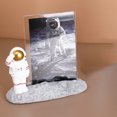 thumbnail image 3 of Estatuil de Moderna Marco de Fotos Estatua de Resina de Escritorio Zulema Marco de fotos de astronauta, 3 of 7