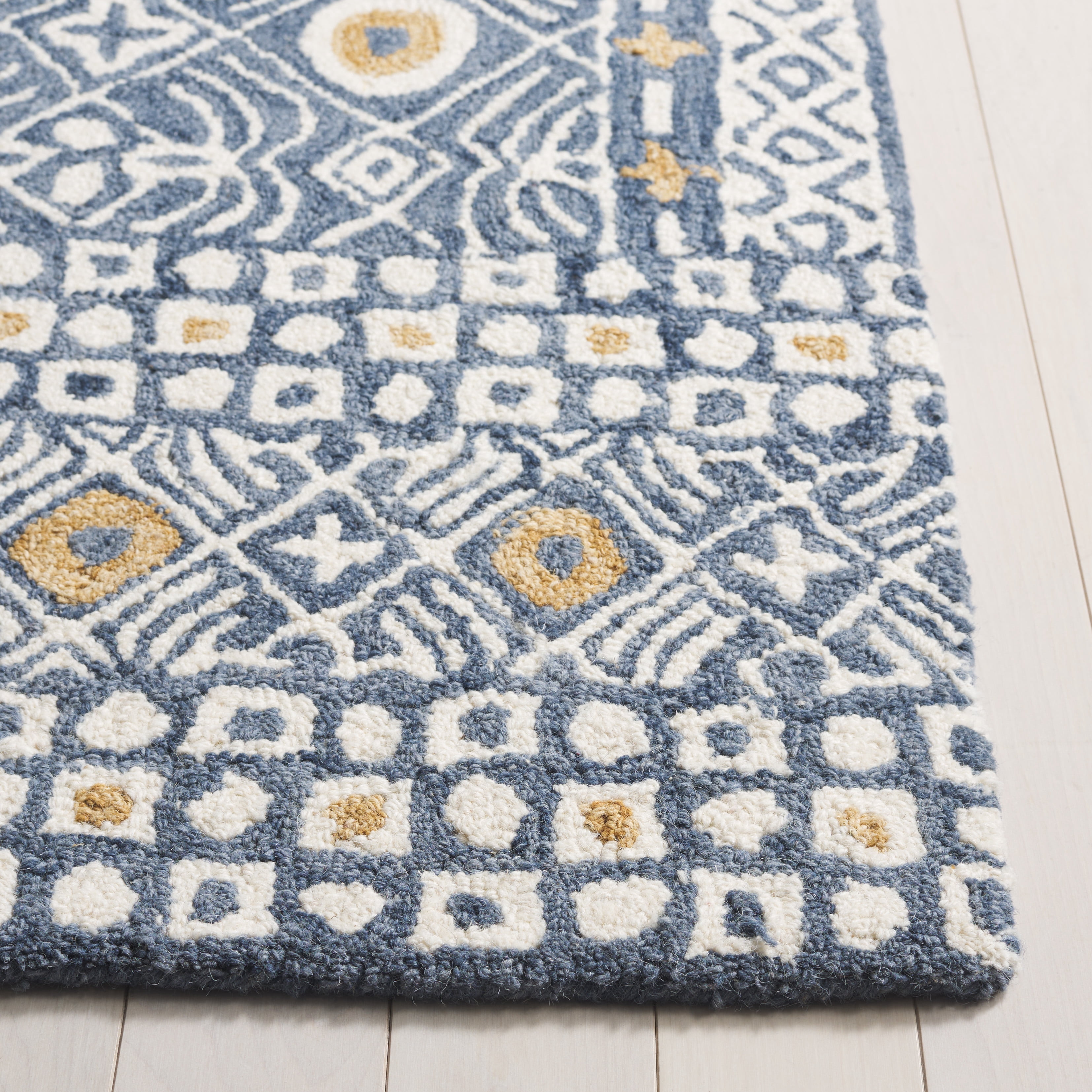 SAFAVIEH Micro-Loop Blazhe Floral Area Rug, Blue/Ivory, 5' x 5' Square