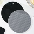 thumbnail image 4 of JURENGUIJIAO Coussinet en Silicone Écologique Résistant à la Chaleur, Design Moderne Minimaliste, Rond de 18 cm Gris, Motif (Nid d'Abeille), Protège les Surfaces de Cuisine et de Salle à Manger contre les Plats Chauds, Polyvalent et Abordable, 4 of 6