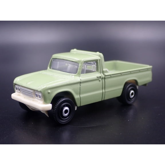 Open Box 1962-1966 NISSAN JUNIOR PICKUP TRUCK HITCH. 1:64 SCALE DIORAMA DIECAST MODEL CAR