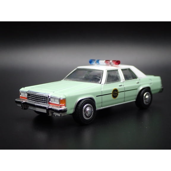 Open Box 1983 83 FORD LTD CROWN VICTORIA US CUSTOMS BORDER PATROL 1:64 SCALE MODEL CAR