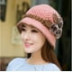 thumbnail image 1 of Gorro cálido de otoño e invierno para mujeres de mediana edad y mayores, gorro de lana grueso para mujer, gorro cálido para exteriores con protección para los oídos, entrega de una pieza, 1 of 6