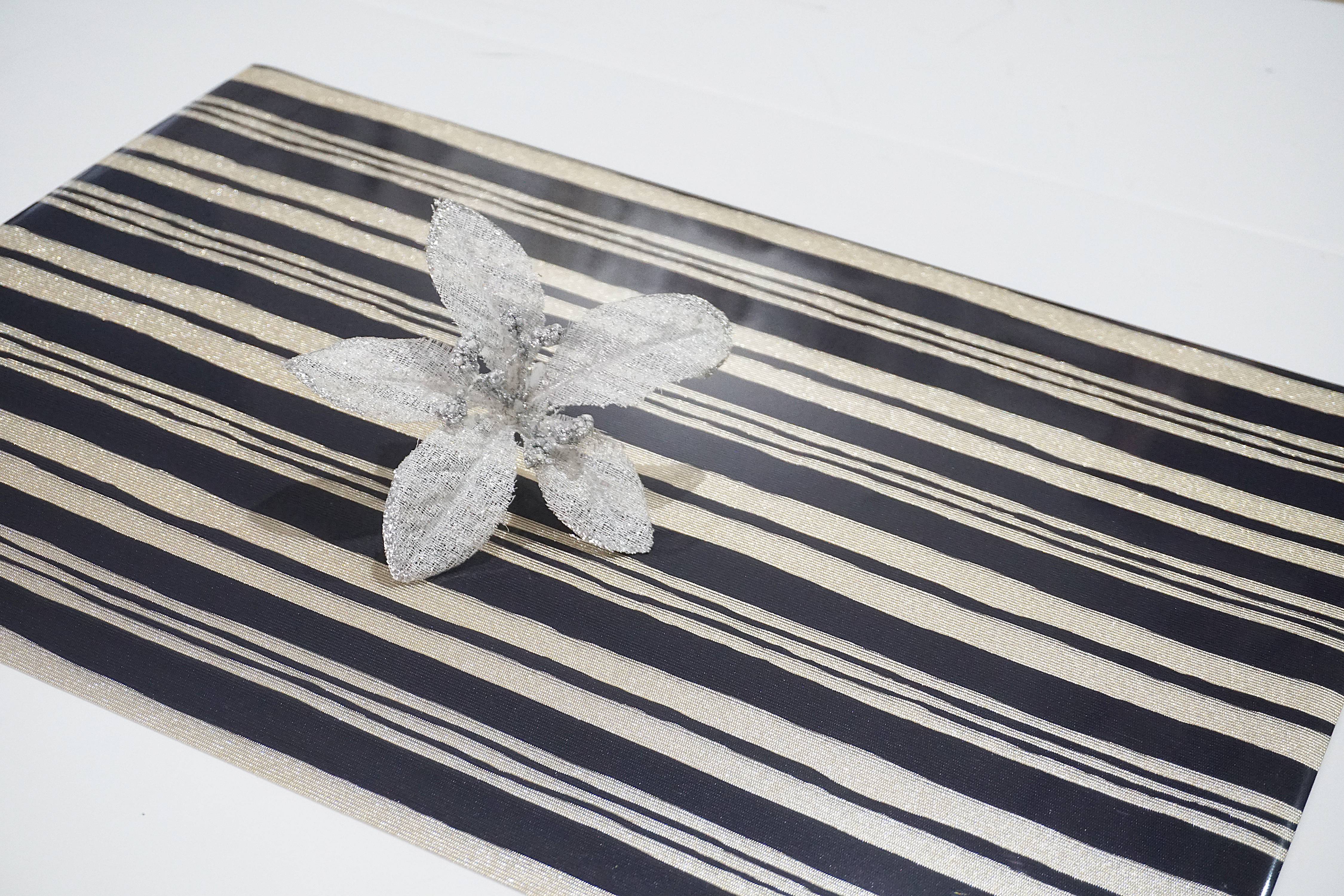 Dainty Home Jagged Reversible Metallic Printed Set of 4 Placemats in Black