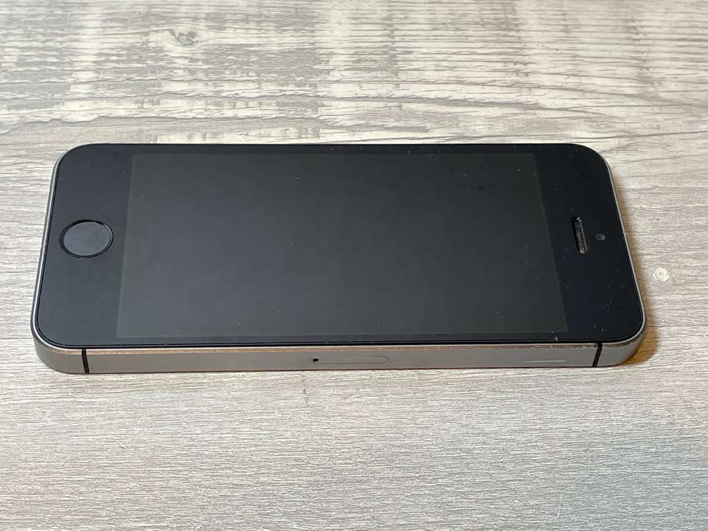 Apple iPhone SE 16GB Unlocked Cell Phone Space Gray