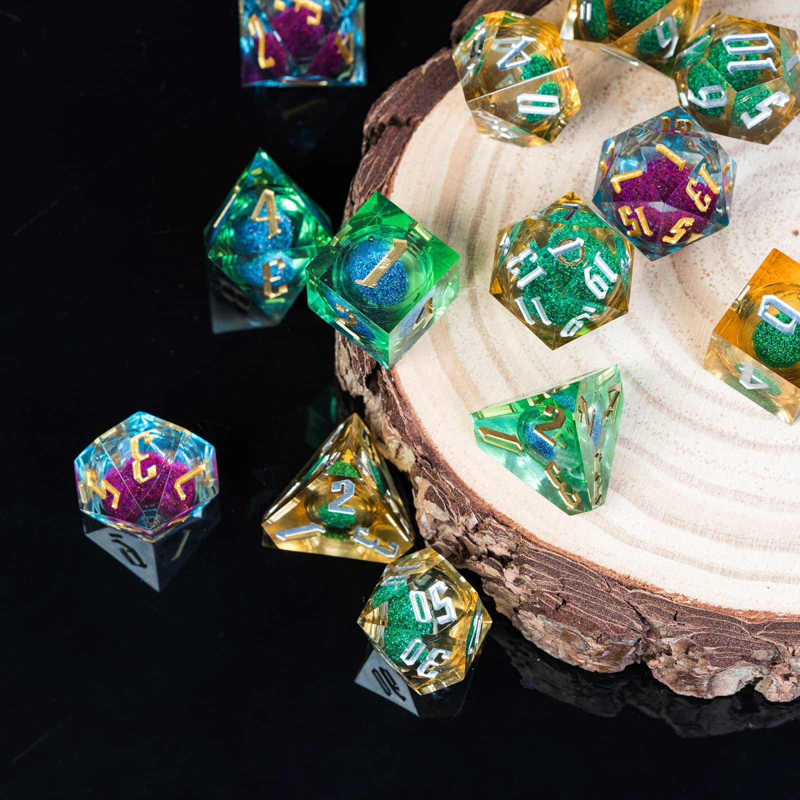Cusdie Sharp Edges DND Dice, Liquid Core Quicksand Dice, 7 PCs D&D Dice, Handcrafted Polyhedral Dice Set, for TTRPG Role Playing Game Pathfinder