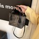 thumbnail image 4 of Bolso de mano retro de temperamento simple, nuevo y versátil bolso de hombro tipo bandolera tipo cubo para mujer, primavera 2025, 4 of 5