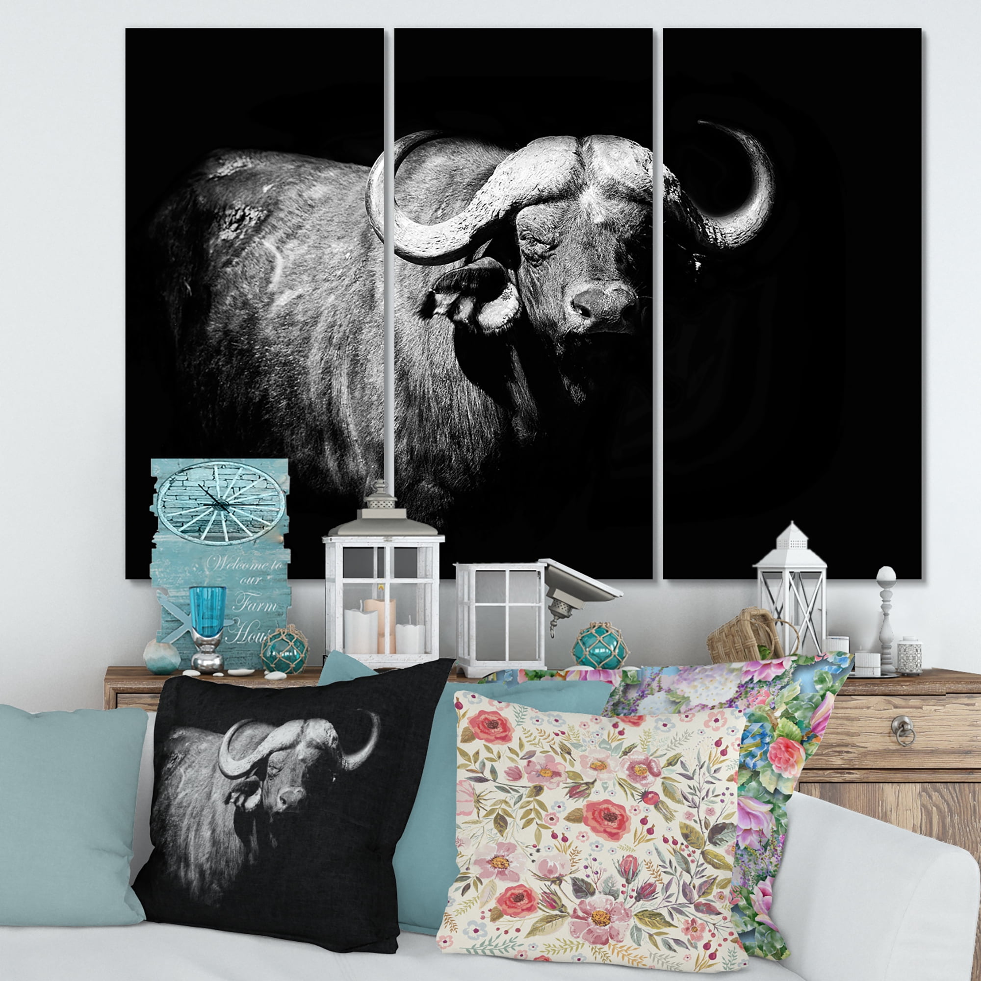 Designart ' Black and White Portrait Of Buffalo I ' Farmhouse Canvas Wall Art Print