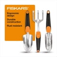 thumbnail image 1 of Set de herramientas de jardinería Fiskars 3 en 1 de aluminio fundido resistente al óxido, 1 of 6