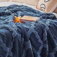 thumbnail image 4 of Manta de 50 × 60 pulgadas, manta polar ultra suave clásica con diseño de pata de gallo para todas las estaciones, mantas bohemias cálidas y acogedoras para cama, sofá, oficina, camping, 4 of 5