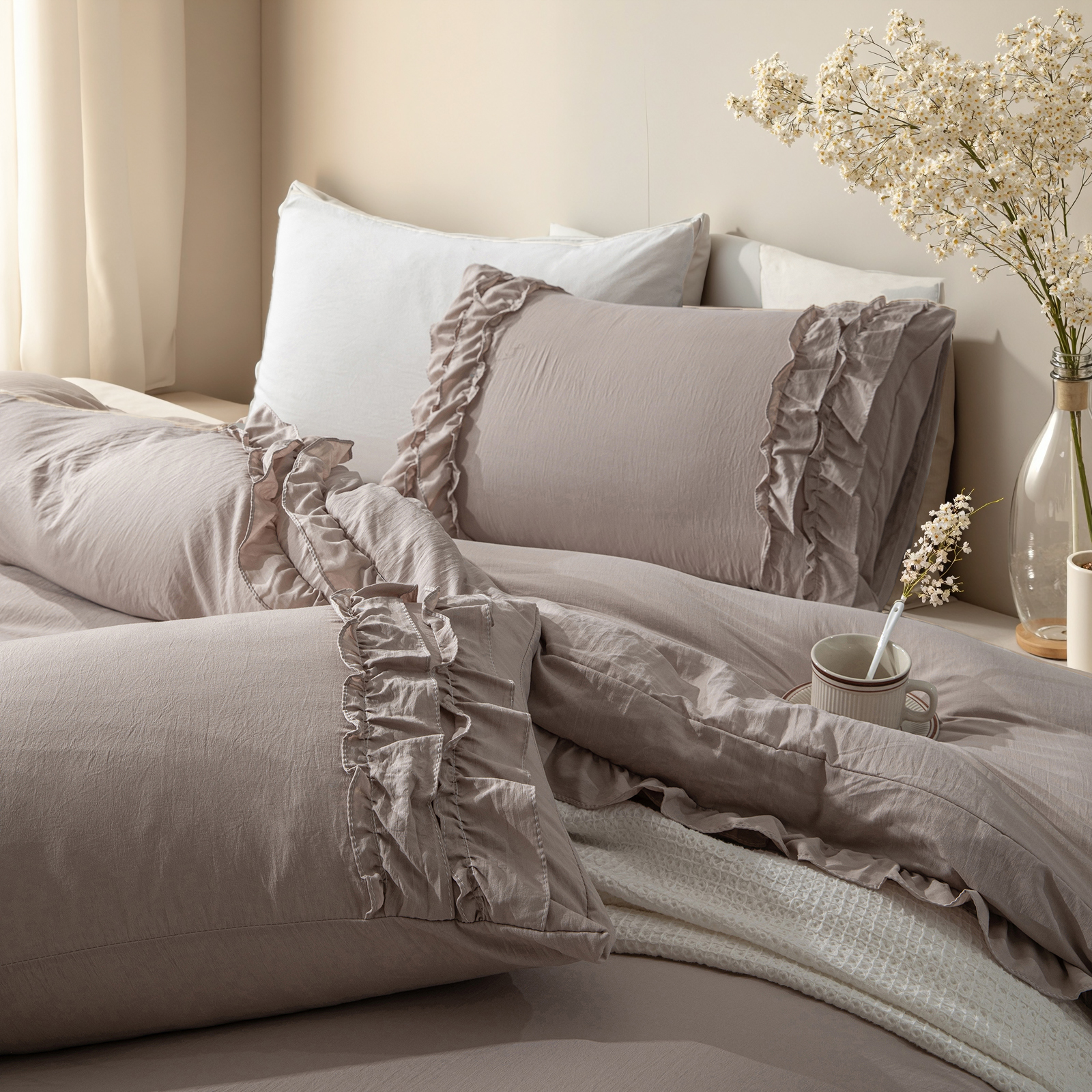 Boho Ruffled Comforter Set Super Soft Cozy Bedding Set with Pillowcases Elegant Chic Bedroom Decor Rustic Farmhouse Quilt Comforter 3 Pcs Set