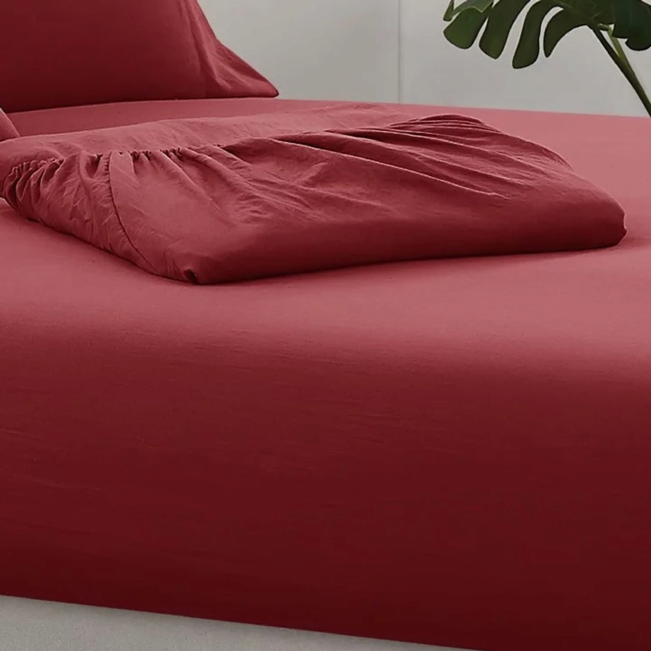 London Fog Moisture Wicking Microfiber Sheet Set, 2 Fitted Sheets and 4 Pillowcases, Red, Queen