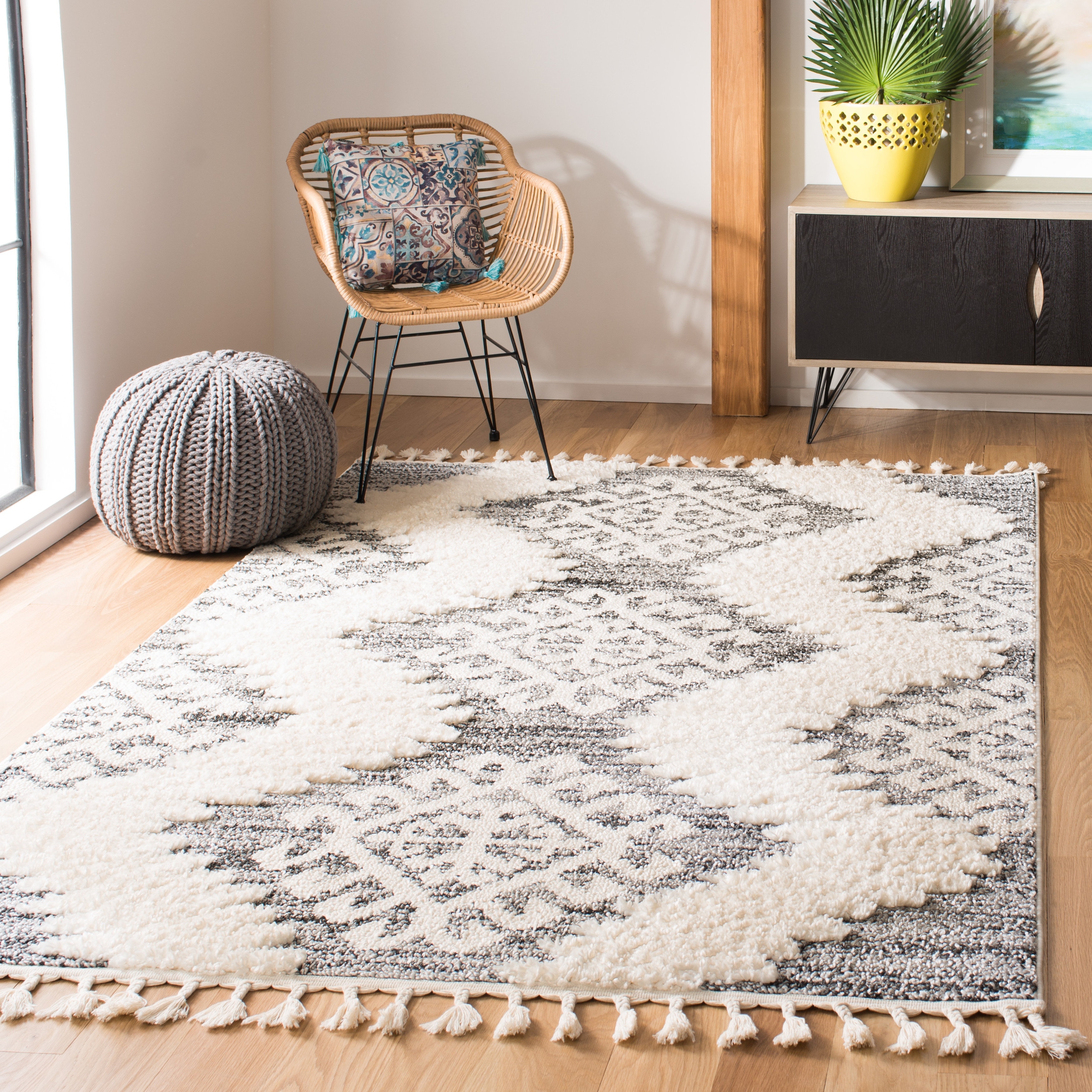 Safavieh Moroccan Tassel Shag Iulieana Boho Tribal 2inch Thick Rug