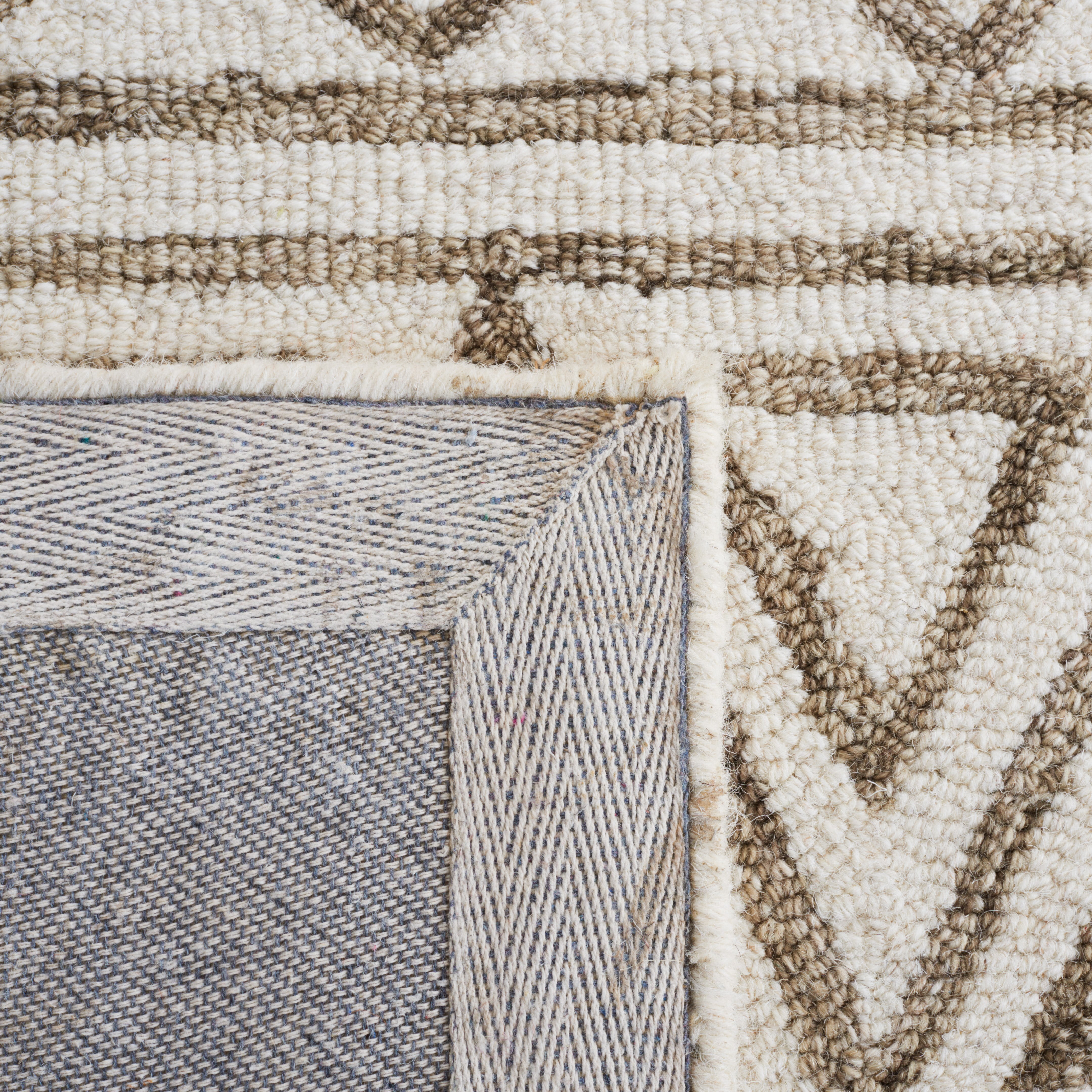 SAFAVIEH Metro Beaumont Southwestern Area Rug, Ivory/Sage, 6' x 6' Round