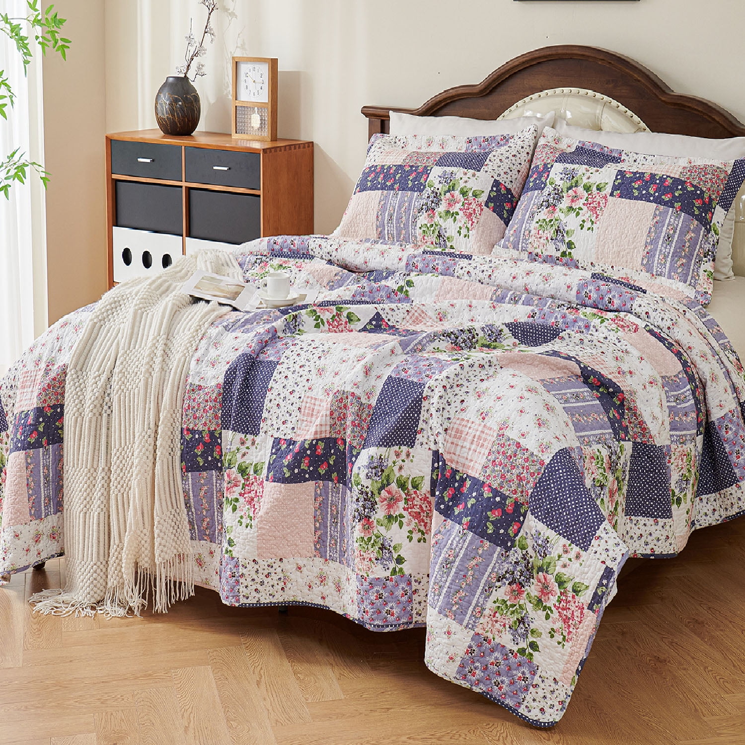 Evenhug Quilts 3-Piece Square Multi-Color Floral Patchwork King Quilt Set With 2 Shams