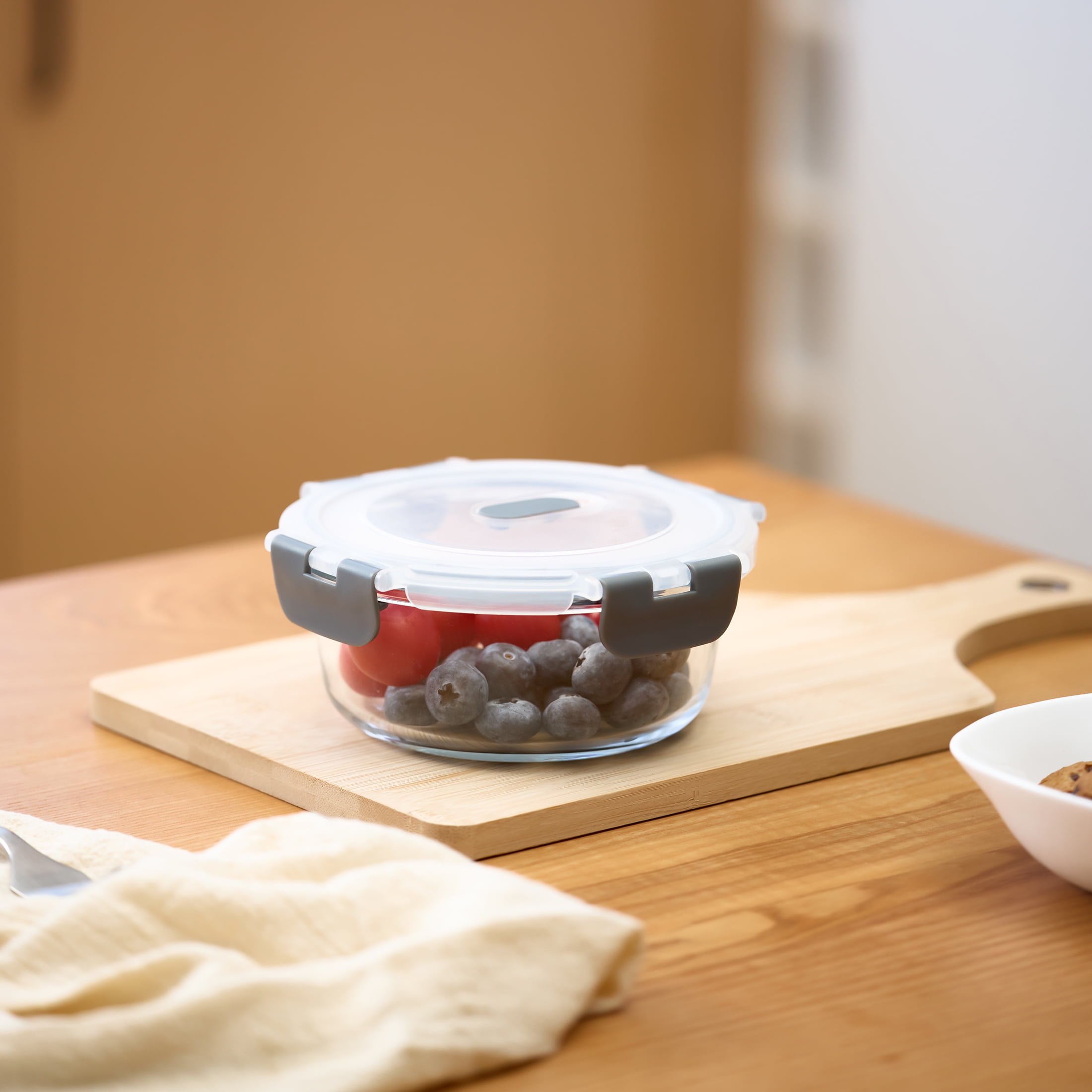 Mainstays Round Glass Food Storage Container 630ml