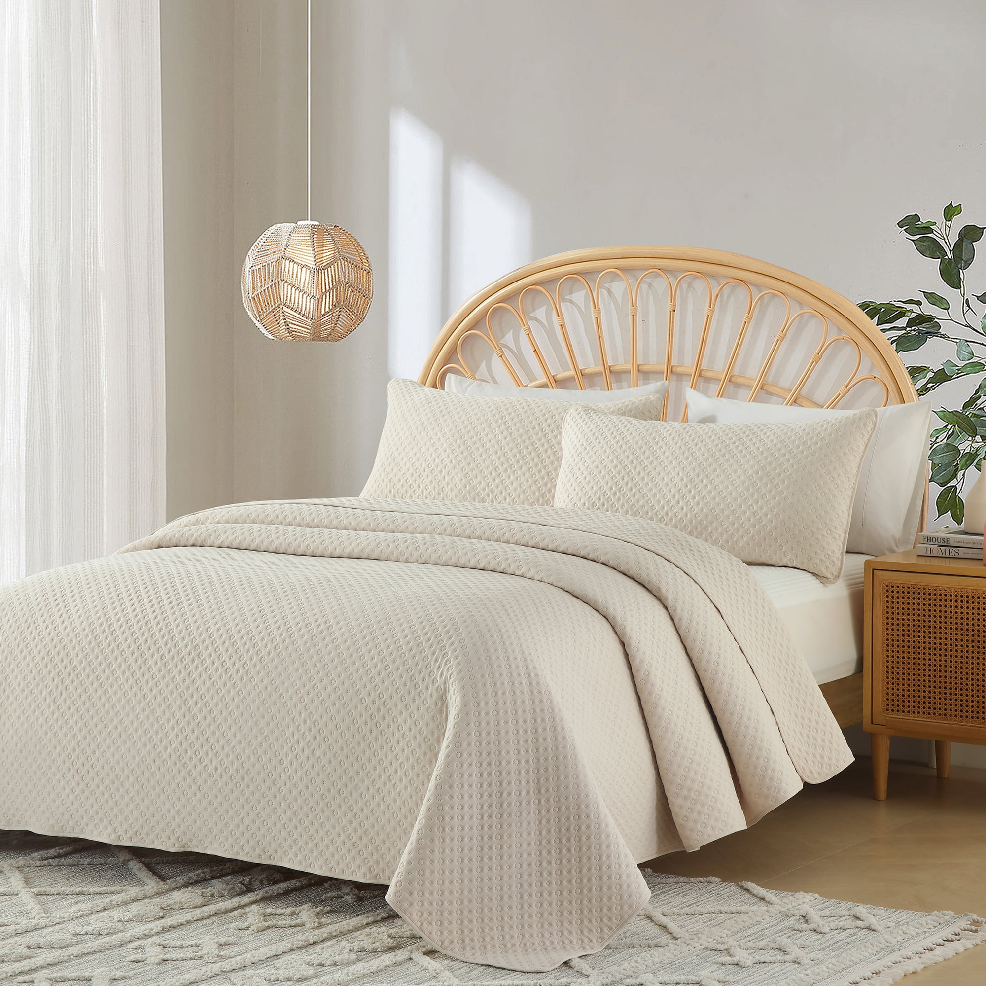 King Size Quilt Set, GREAGLE 3-Piece 120gsm Soft Warm Light Weight Ultrasonic Bedspread Reversible Comforter Velvet Bedding Set, Beige