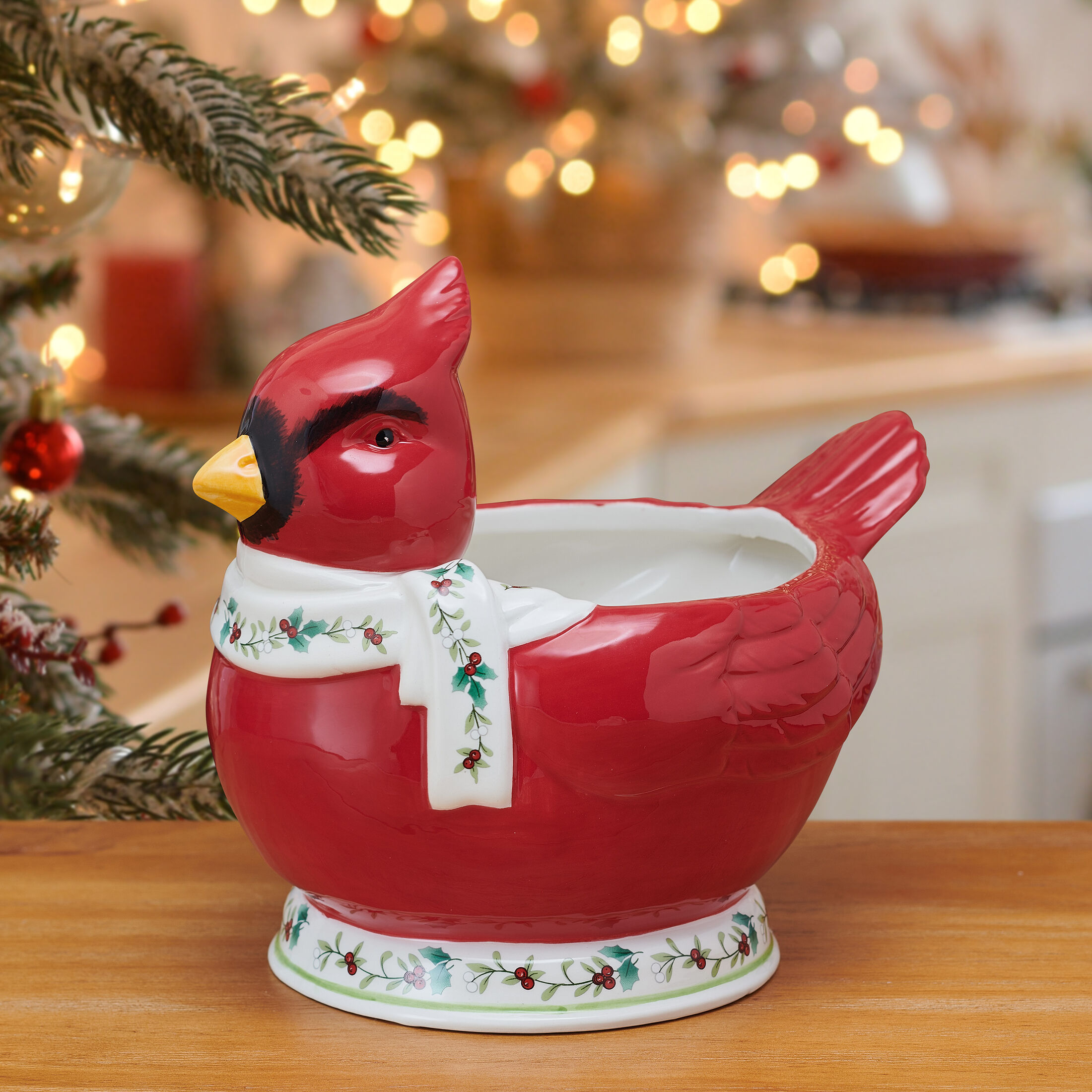 Pfaltzgraff Winterberry Dolomite 45 oz Cardinal Treat Bowl